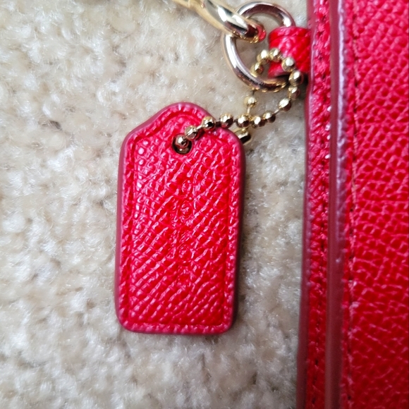 Coach red leather clutch/wristlet - Picture 3 of 9